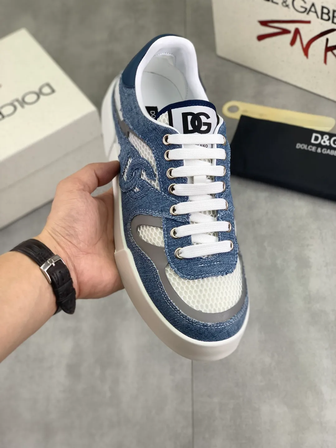 Men's shoes 💰P542💰 [New model] The latest hot style, top original quality, the official website is synchronized with "DOLCE&GABBANA [Dolce & Gabbana] ~ High quality." The effect is low-top casual DG men's shoes, loved by many celebrities, using high-end imported first-layer frosted calfskin with punched logo design + cowhide feet, simple and elegant, perfectly interpreting the latest inspiration for shoes, integrating classics and fashion. Luxurious dream, dominating fashion Suitable for drivers, light and comfortable to drive, light and breathable for outdoor travel, high-end quality, trustworthy, 4️⃣colors🉑️ to choose from! Code number: 38-46